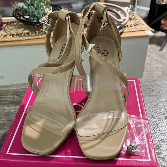 Nude Heels - Picture 3 of 13